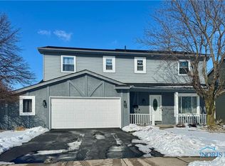 3127 Hazelton Dr, Oregon, OH 43616