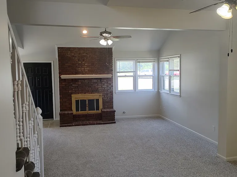 501 SW Hoke Ln — Photo 5