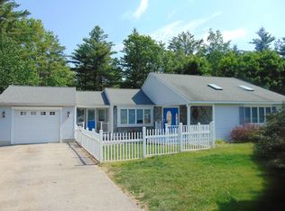 7 Hillcrest Ln, Londonderry, NH 03053