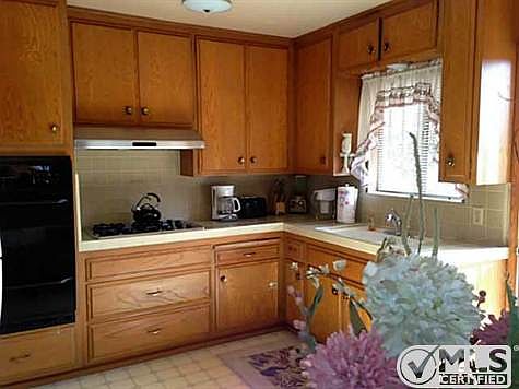 4th image of 2918 E Division St
