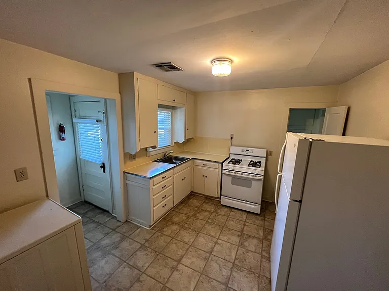 811 S Pickard Ave — Photo 5