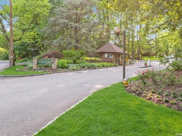 24 Yale Drive #24, Manhasset, NY 11030