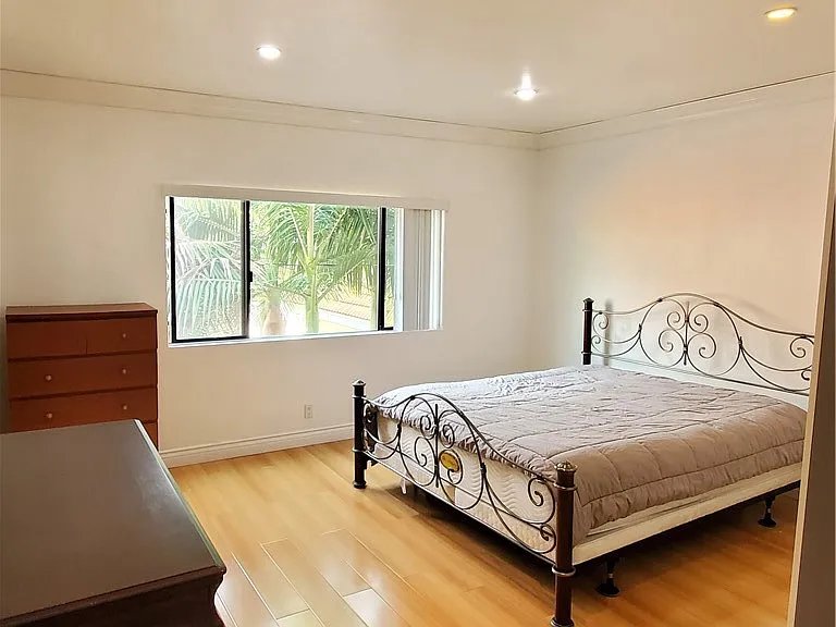 351 E Verdugo Ave #E — Photo 12