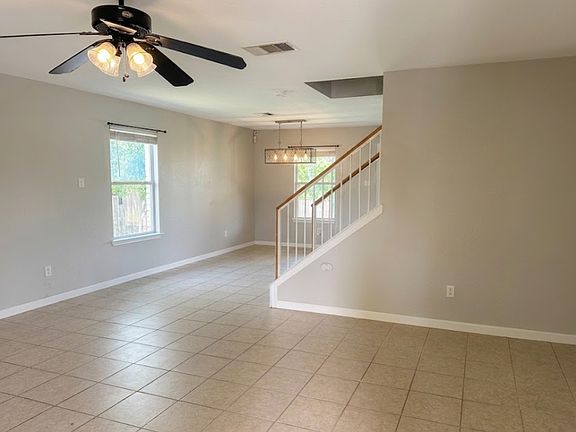 4th image of 1002 Clayton Dr