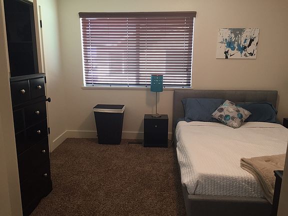 Master Bedroom - Bed is a Queen