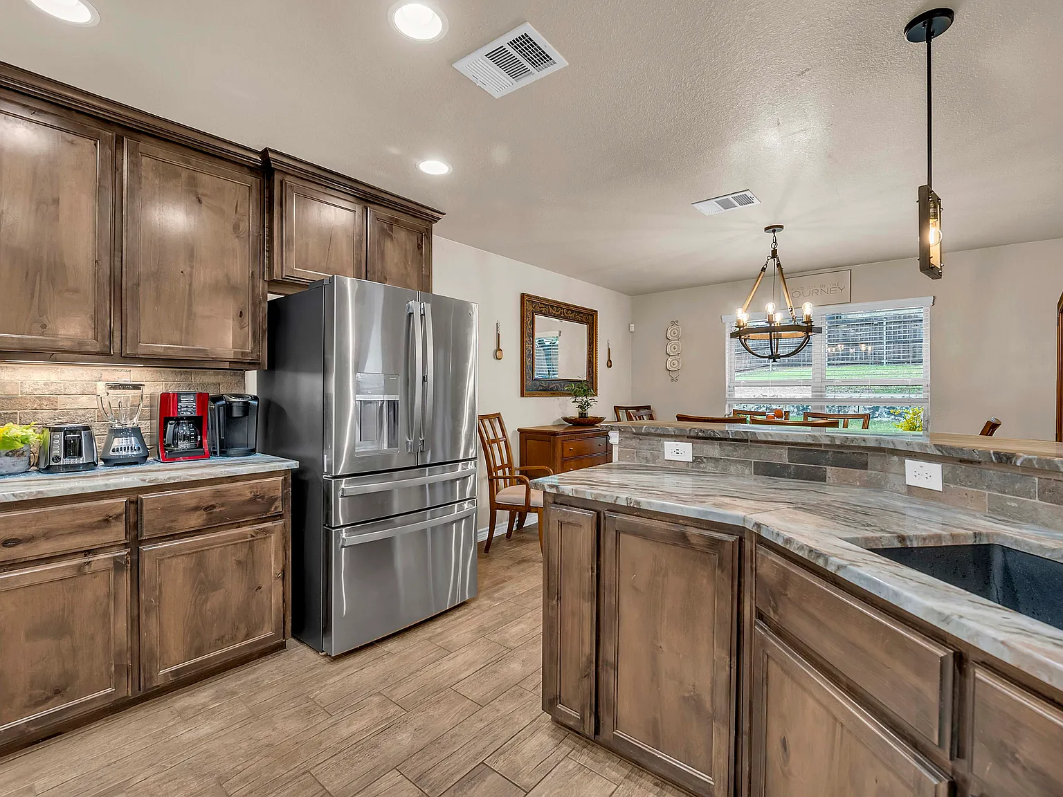 4 bed, 1964 sqft, $2,800 — Photo 4