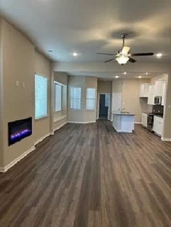 4 bed, 2001 sqft, $2,350 — Photo 4