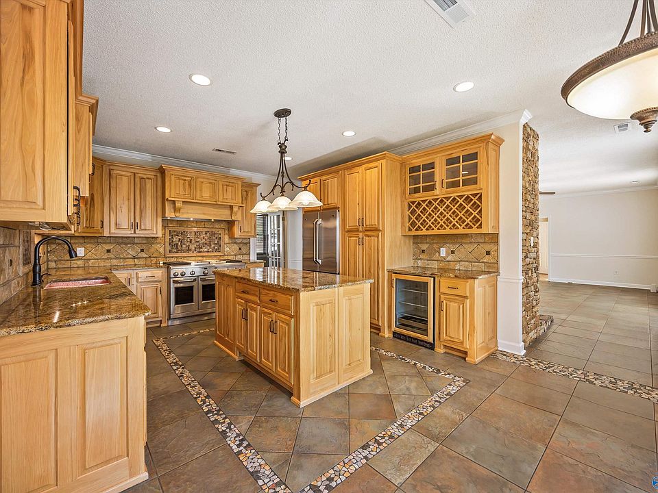1st image of 187 Stoneway Trl