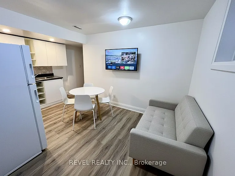 564 Blackthorn Ave #LOWER — Photo 4