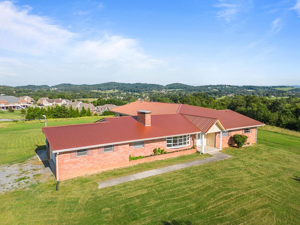 1st image of 421 Callaway Dr