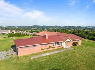 421 Callaway Dr, Morristown, TN 37814