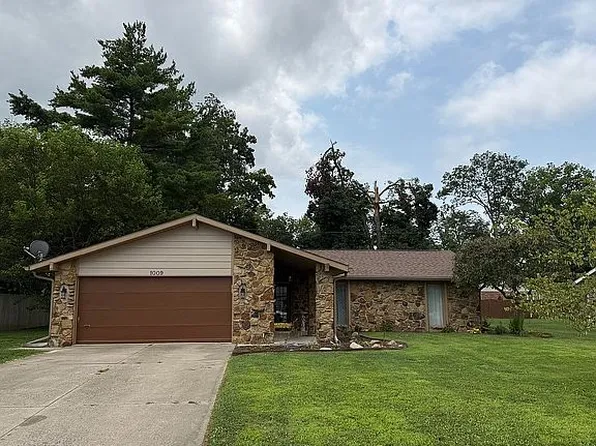 1009 S Buckingham Rd, Yorktown, IN 47396