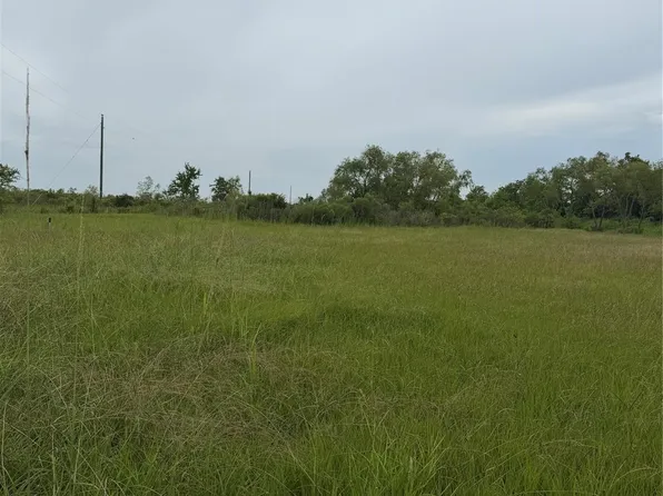 1597 Fm 686, Dayton, TX 77535