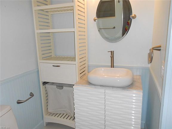 4th image of 127 Persimmon Dr