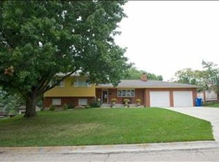 1664 SW 28th St, Topeka, KS 66611