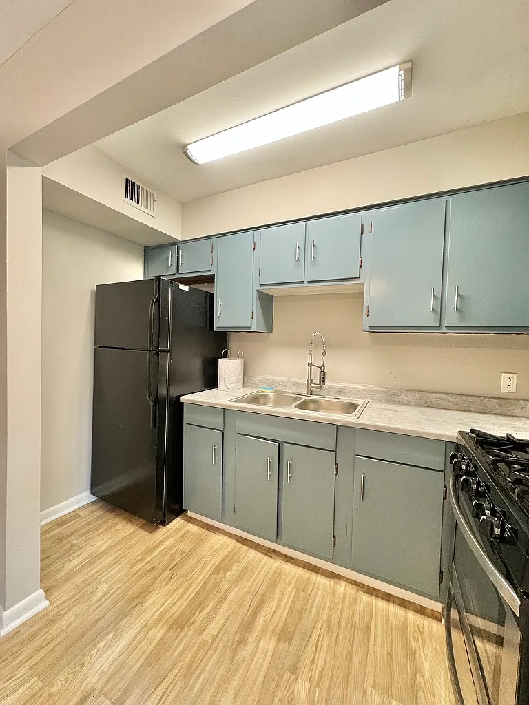 Building Photo - 510 Holladay Dr #307