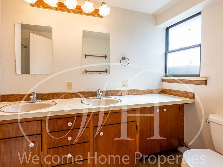 427 SW Bade Ave — Photo 28