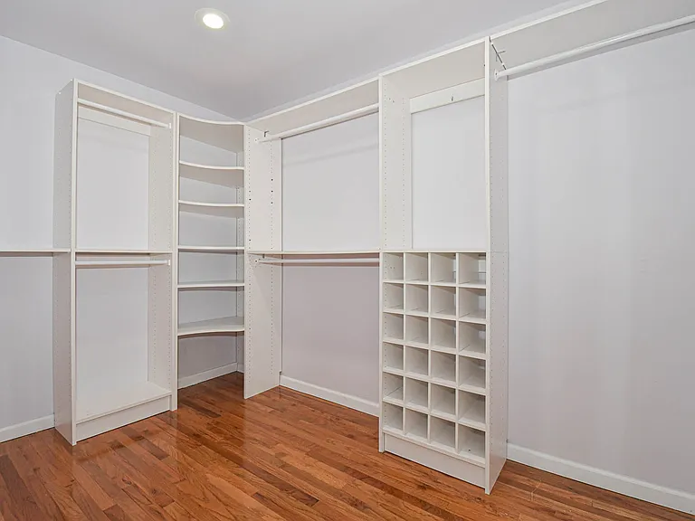 819 Renee Ln — Photo 17