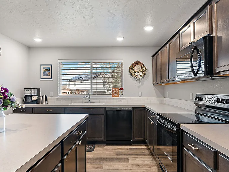 1077 N Bowknot Lake Ave — Photo 9