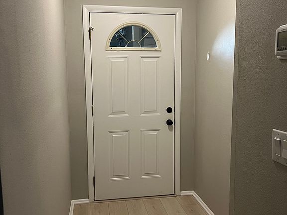 FRONT DOOR / FOYER