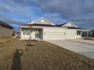 4915 N 146th St, Basehor, KS 66007