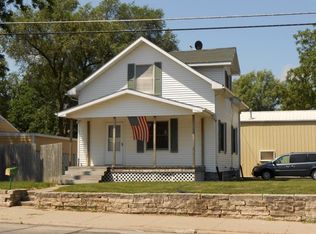 2704 J St SW, Cedar Rapids, IA 52404