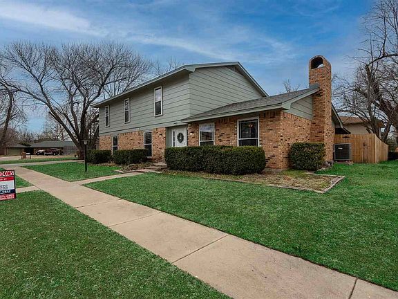2nd image of 1301 NE Quail Creek Cir