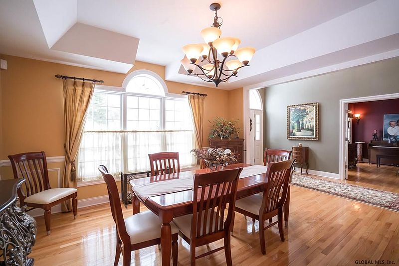 4th image of 14 SWEETBRIAR Drive