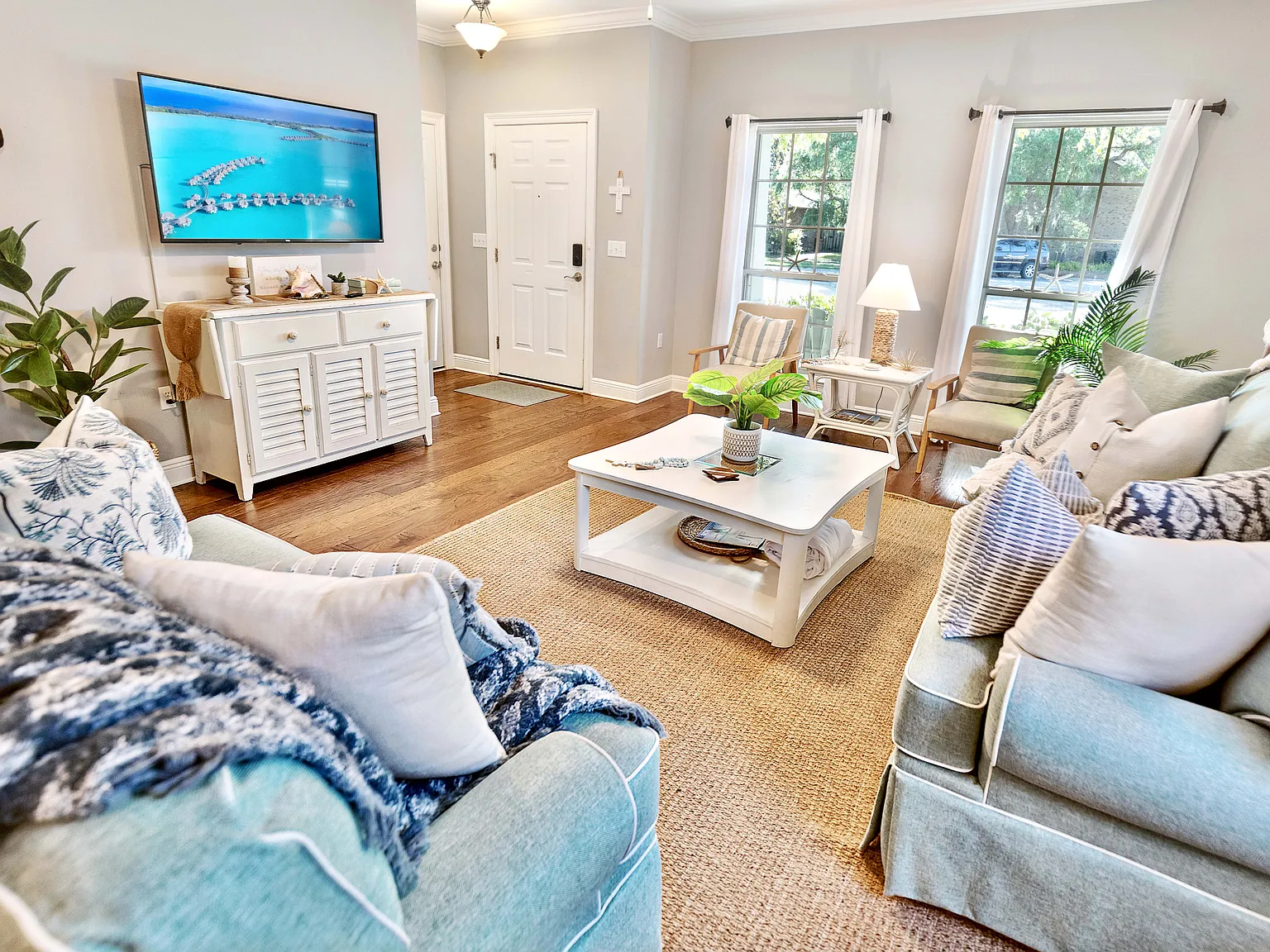 4 bed, 2264 sqft, $4,200 — Photo 3
