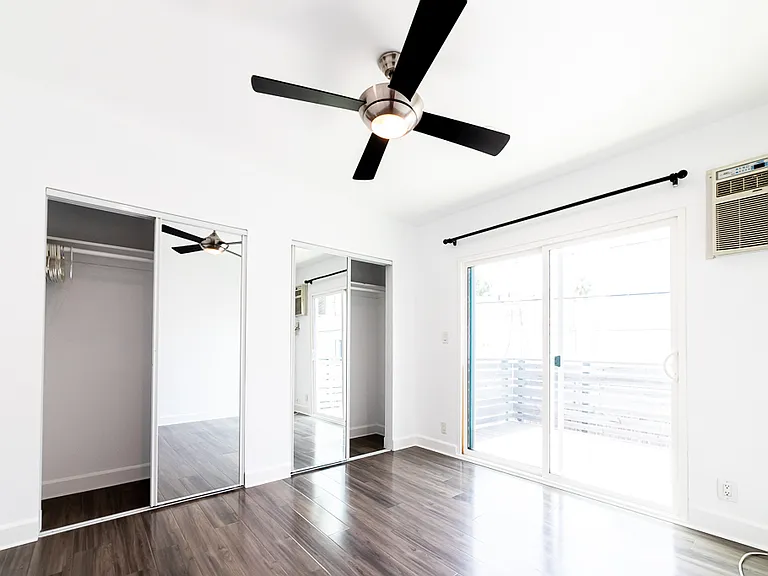 319 N Heliotrope Dr #2 — Photo 8