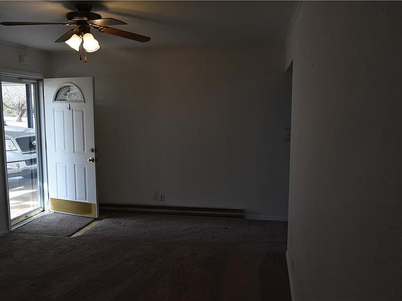 4th image of 1208 Crestview Dr