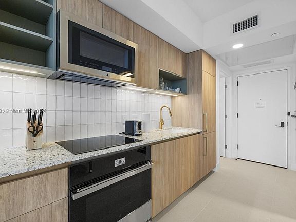 5th image of 601 NE 1st St #4410