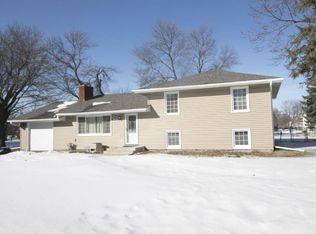 9539 Oliver Ave N, Brooklyn Park, MN 55444