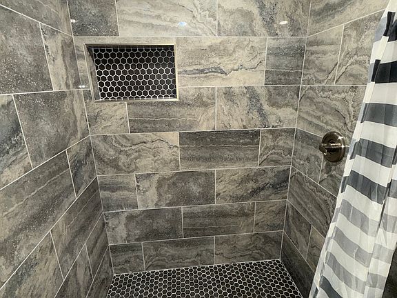 4th image of 209 Waterford Dr