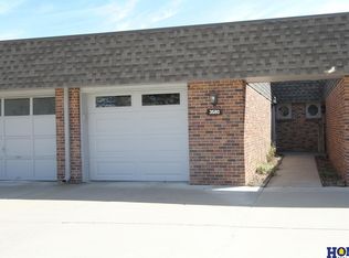 3580 Neerpark Dr, Lincoln, NE 68506