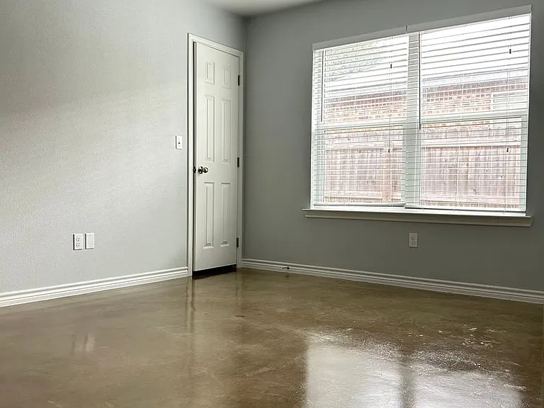 915 Rebecca Ln — Photo 28