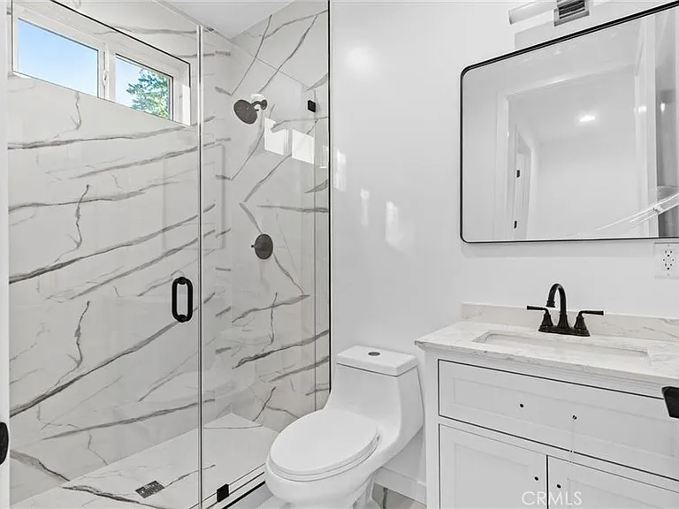 6846 Cedros Ave — Photo 18