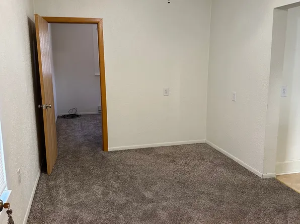 2748 Washington St #2748, Dubuque, IA 52001