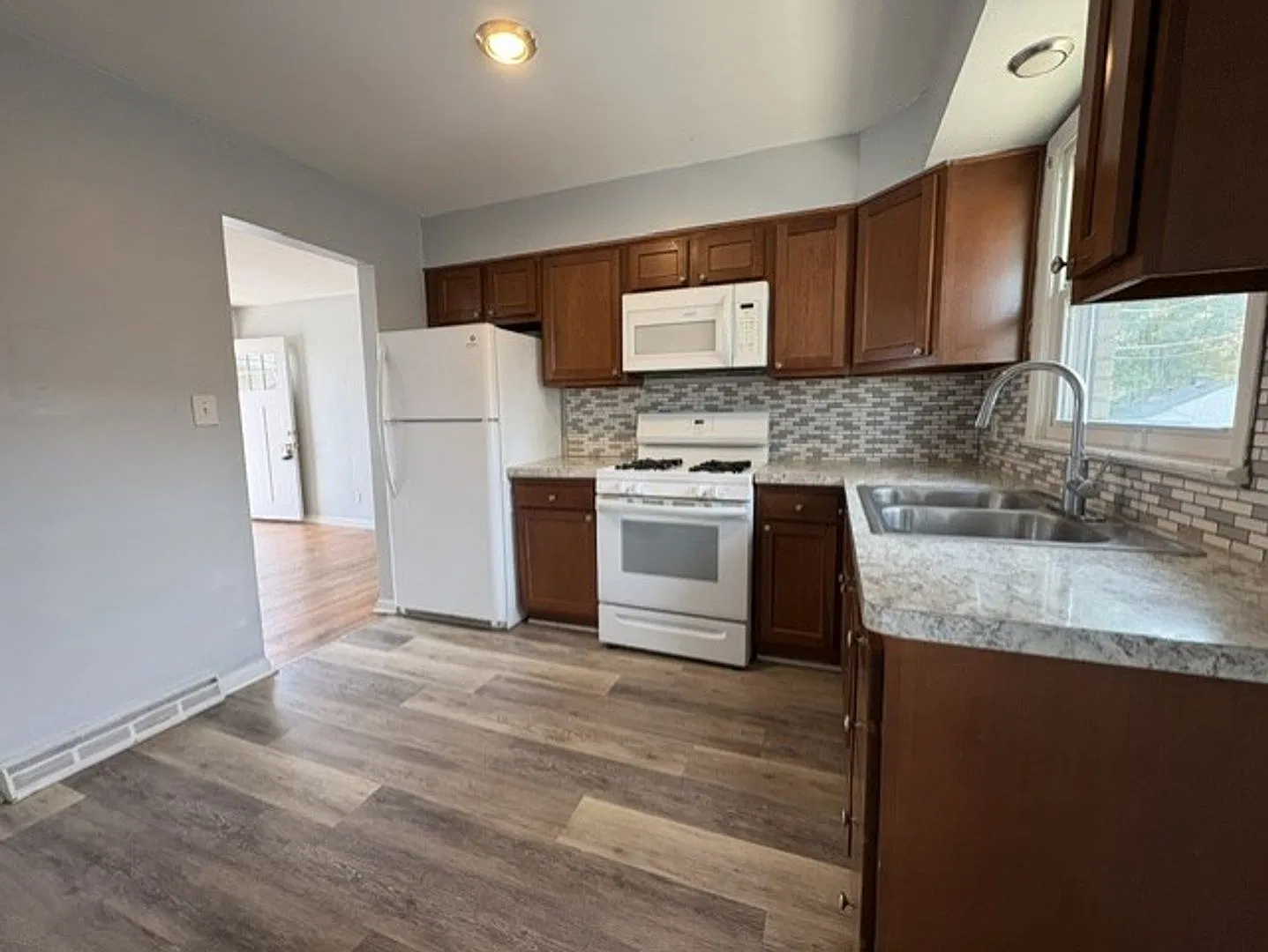 805-807 Georgia Ave Akron OH 44306 MFH2 .T2 — Photo 3