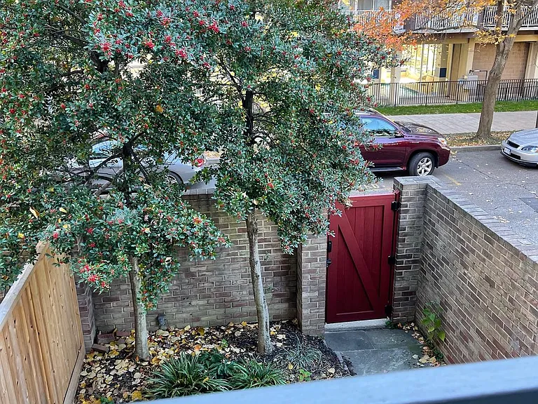 457 N St SW — Photo 26