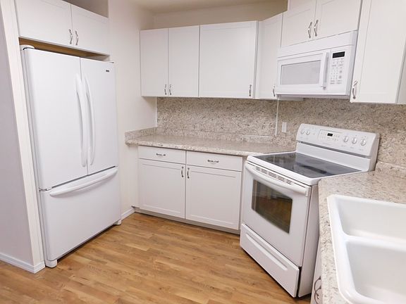 4th image of 11420 124th Street Ct E #118