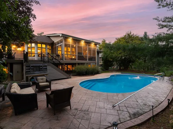 12389 Riverview Rd, Eden Prairie, MN 55347