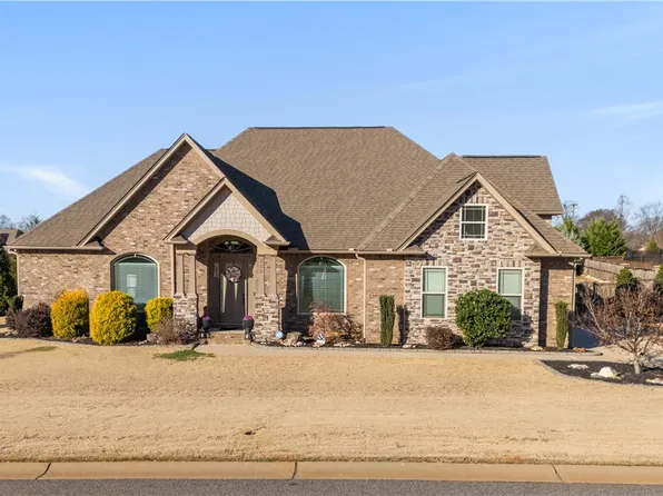 321 La Novia Ct, Boiling Springs, SC 29316