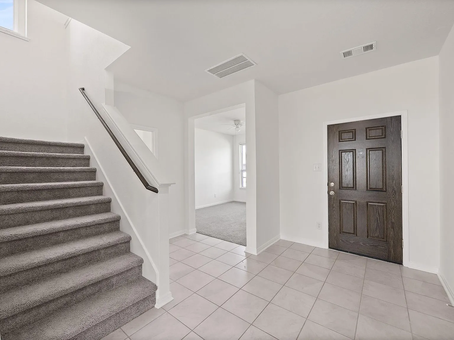 3 bed, 2.5 bath, 2969 sqft, $2,600 — Photo 4
