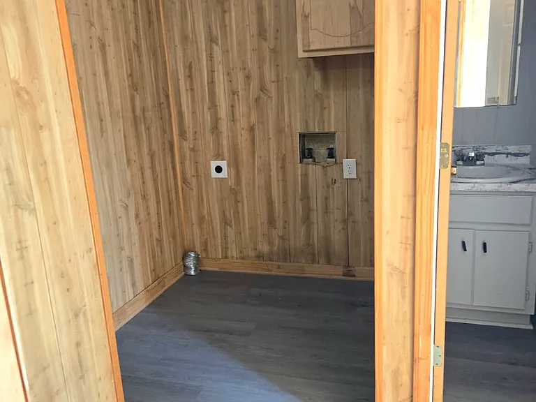 1706 Queen St E #A — Photo 10