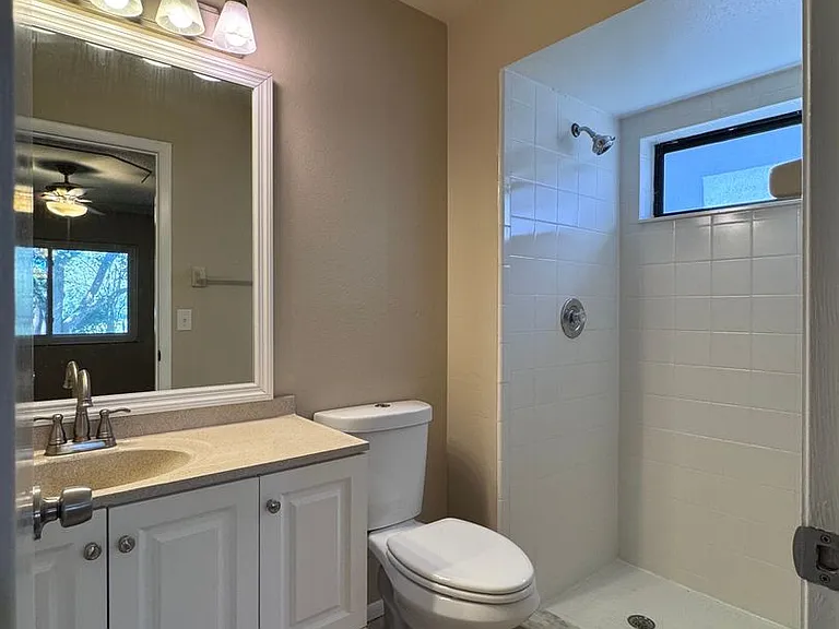 1135 Covington St — Photo 10