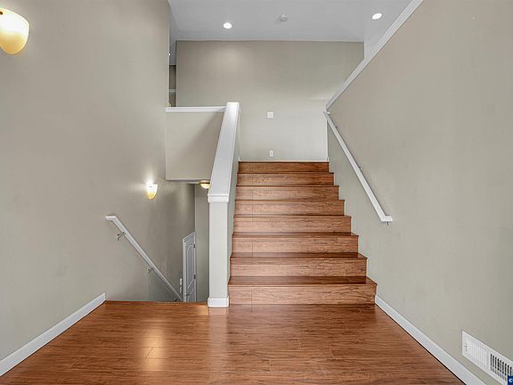 5th image of 2515 Benjamin Ave NW