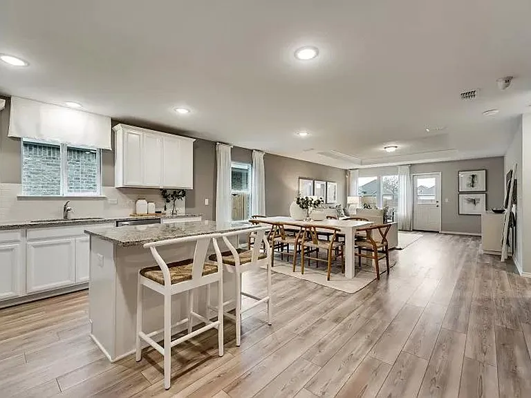 3008 Lakewood Ln — Photo 12