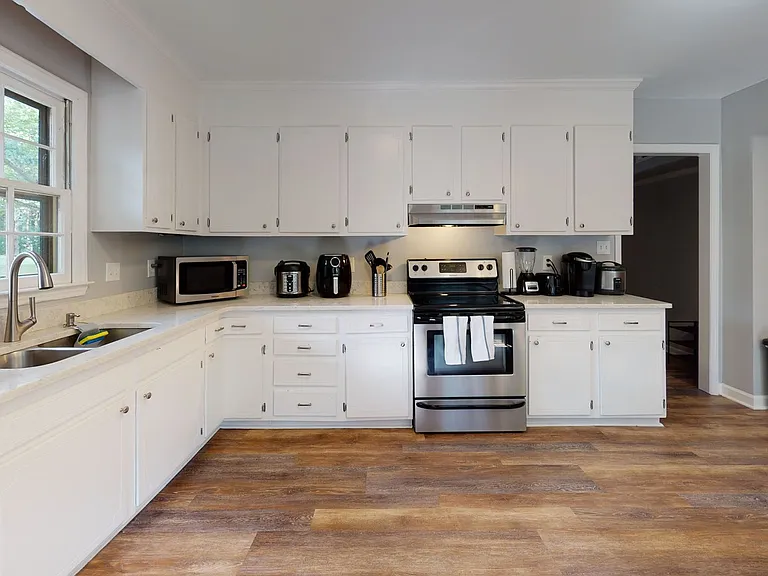 512 Riverwood Rd — Photo 3