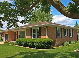 2121 Meadow Lawn Ln, Peru, IL 61354